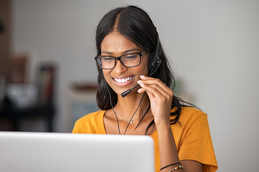 Agent on the phone with laptop