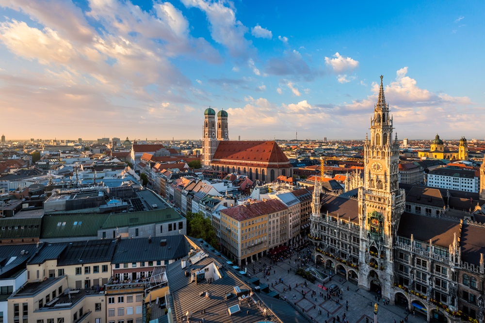 Luftaufnahme der Münchner Altstadt und des Marienplatzes