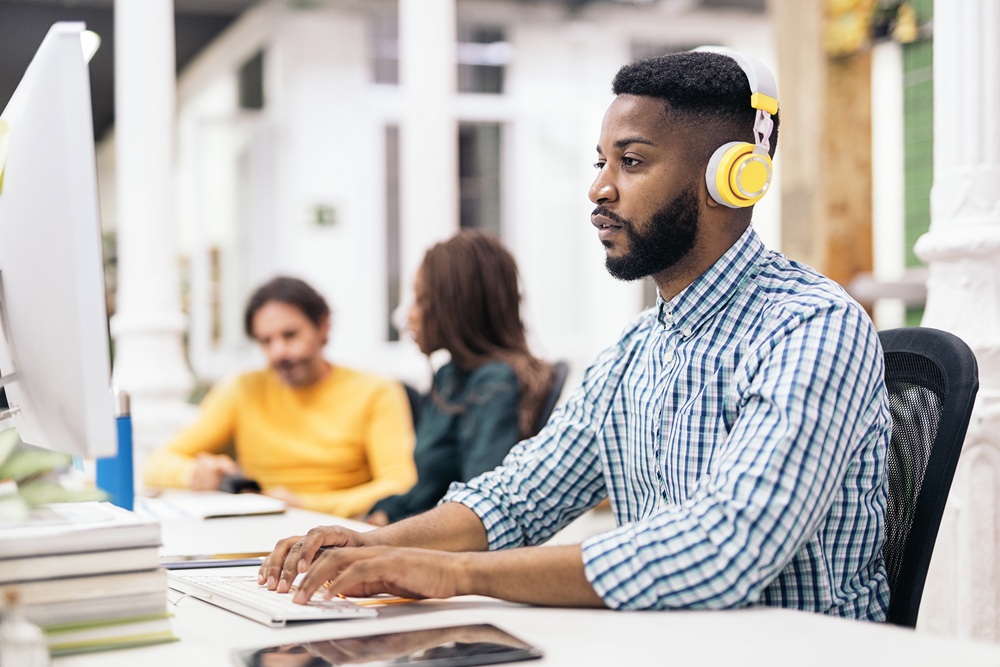 last-minute flight bookings